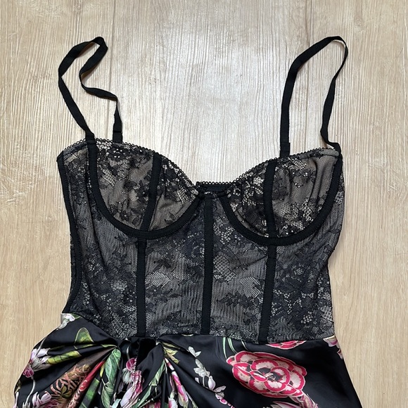 NEW! KATIE MAY MAN WHISPERER IN DARK GARDEN, SIZE SMALL 0823 - Picture 6 of 8